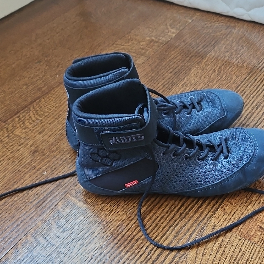 Sleek Black Men's Shoes
